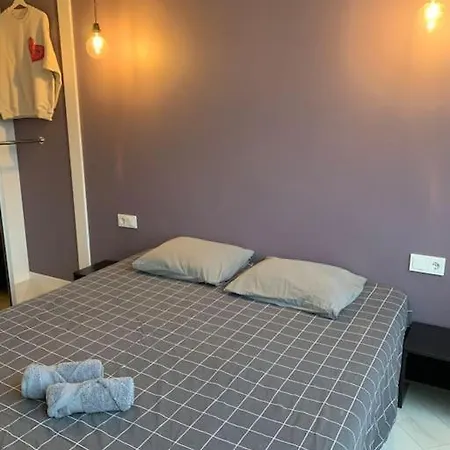 Spacious Near Center Sky Studio *