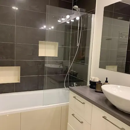 Spacious Near Center Sky Studio Apartment